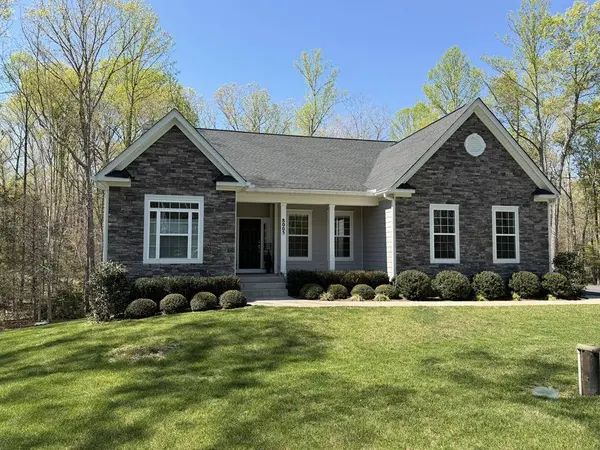 8005 ASHFORD DR, Fredericksburg, VA 22407