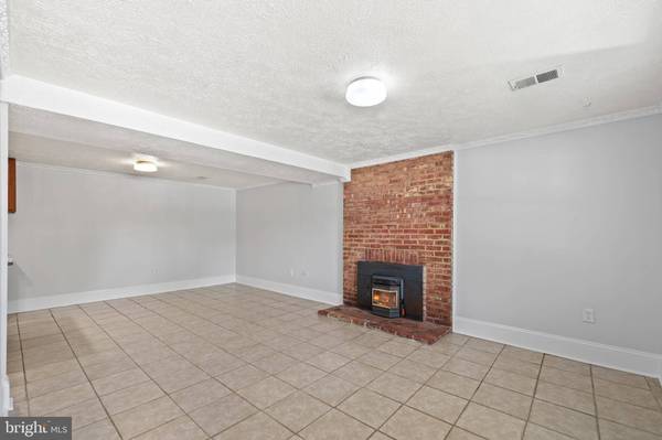 13724 LYNHURST DR, Woodbridge, VA 22193