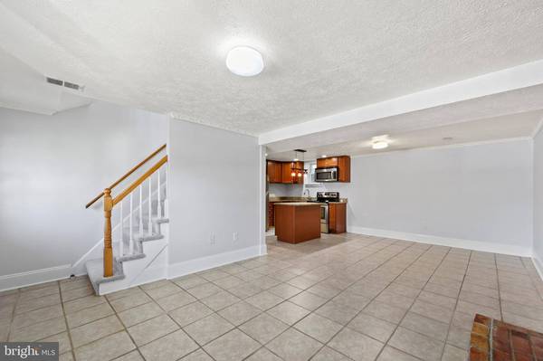 13724 LYNHURST DR, Woodbridge, VA 22193