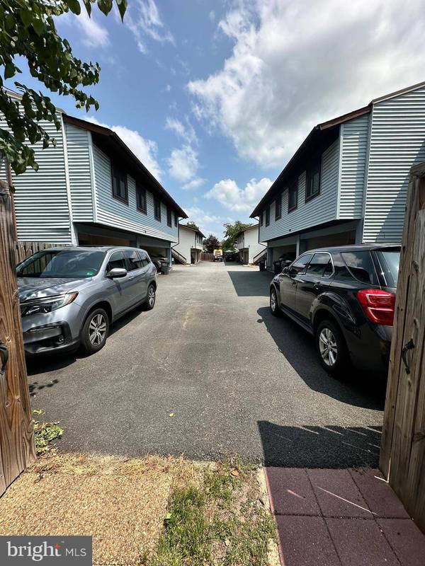2594 MERRYWOOD CT #4, Woodbridge, VA 22192