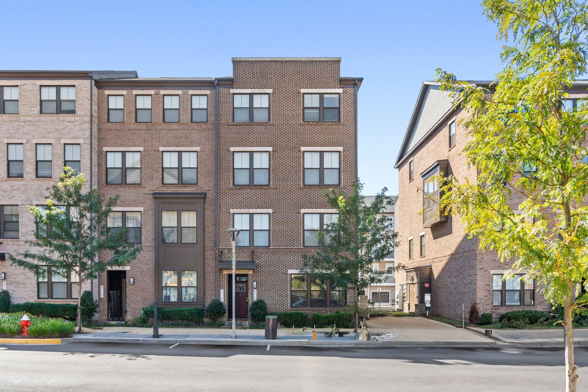 Recently sold townhouse in Ashburn VA, listed and sold by The Jamil Brothers — record price per square foot