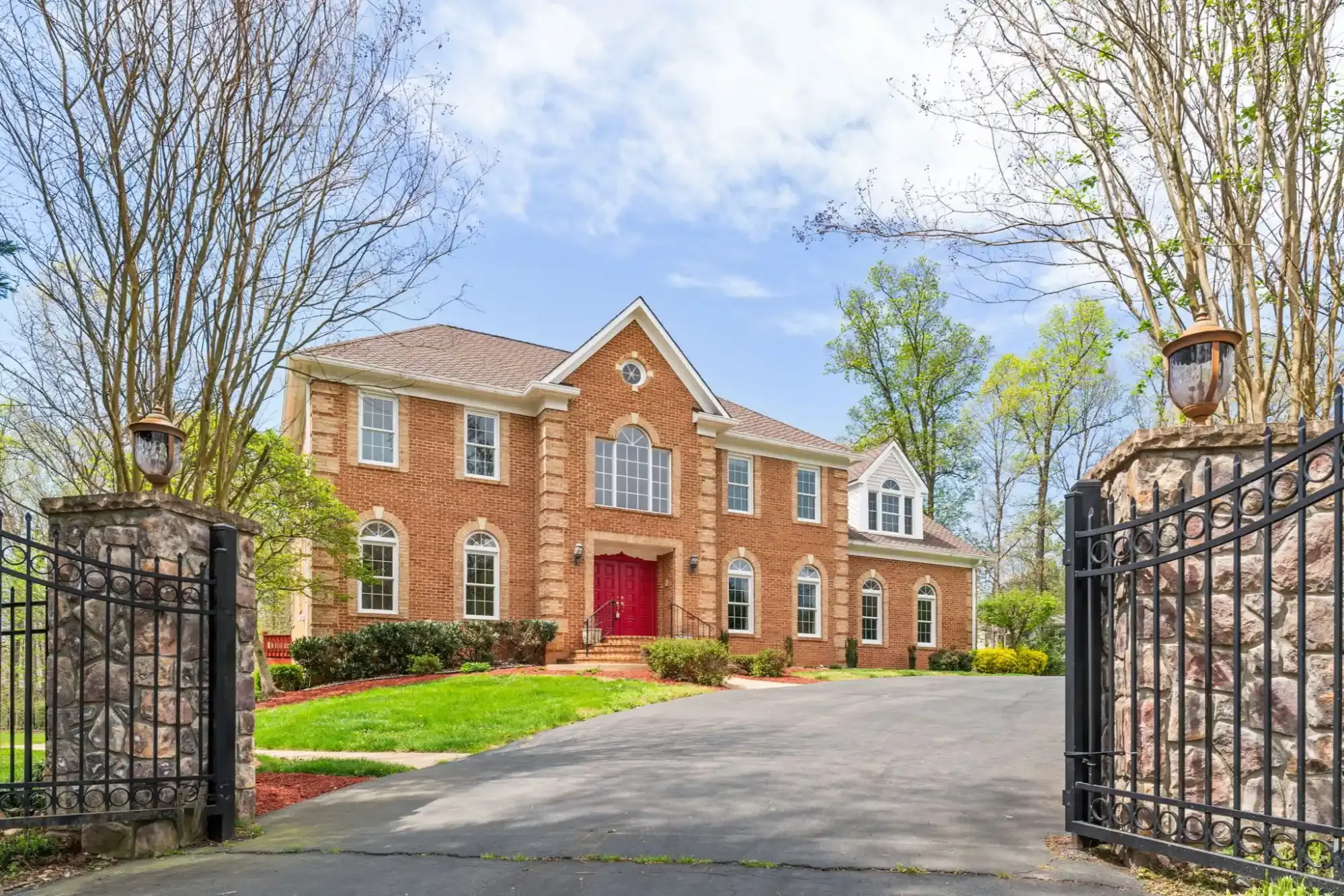 Great Falls Fairfax County estate homes on wooded acreage near the Potomac River