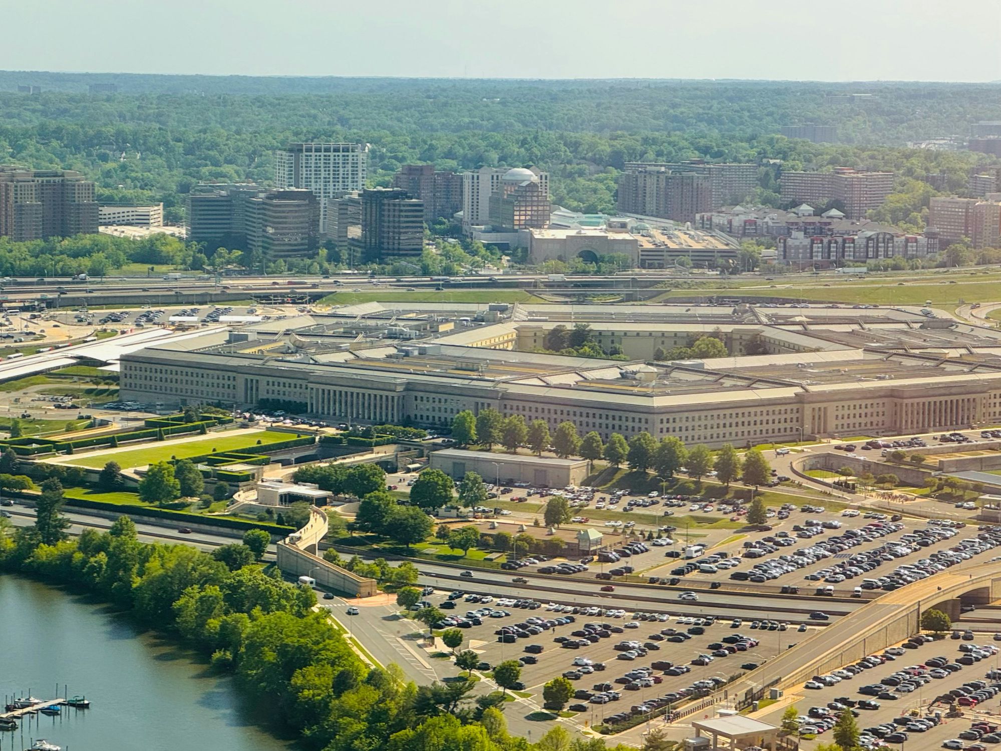 Pentagon City Arlington County shopping and easy commute to DC
