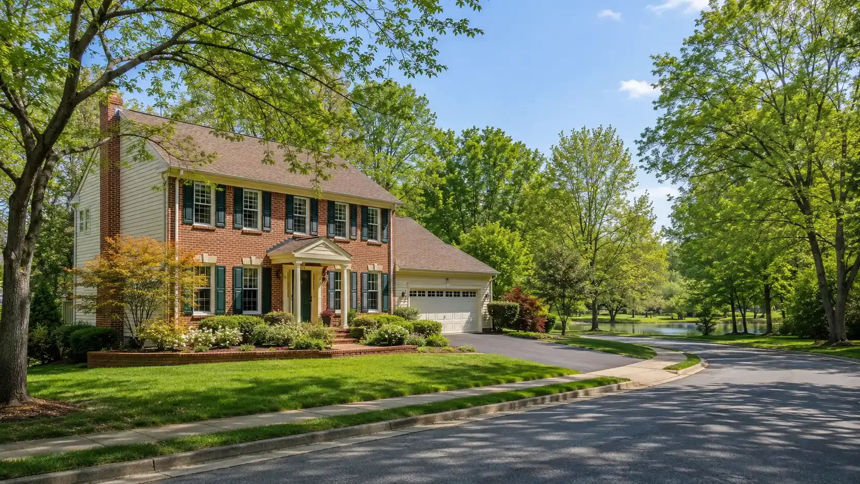 Franklin Farm planned community in Oak Hill, roughly 1,700 single-family homes and townhomes from the 1980s with pools and trails, Oak Hill VA 20171, Fairfax County