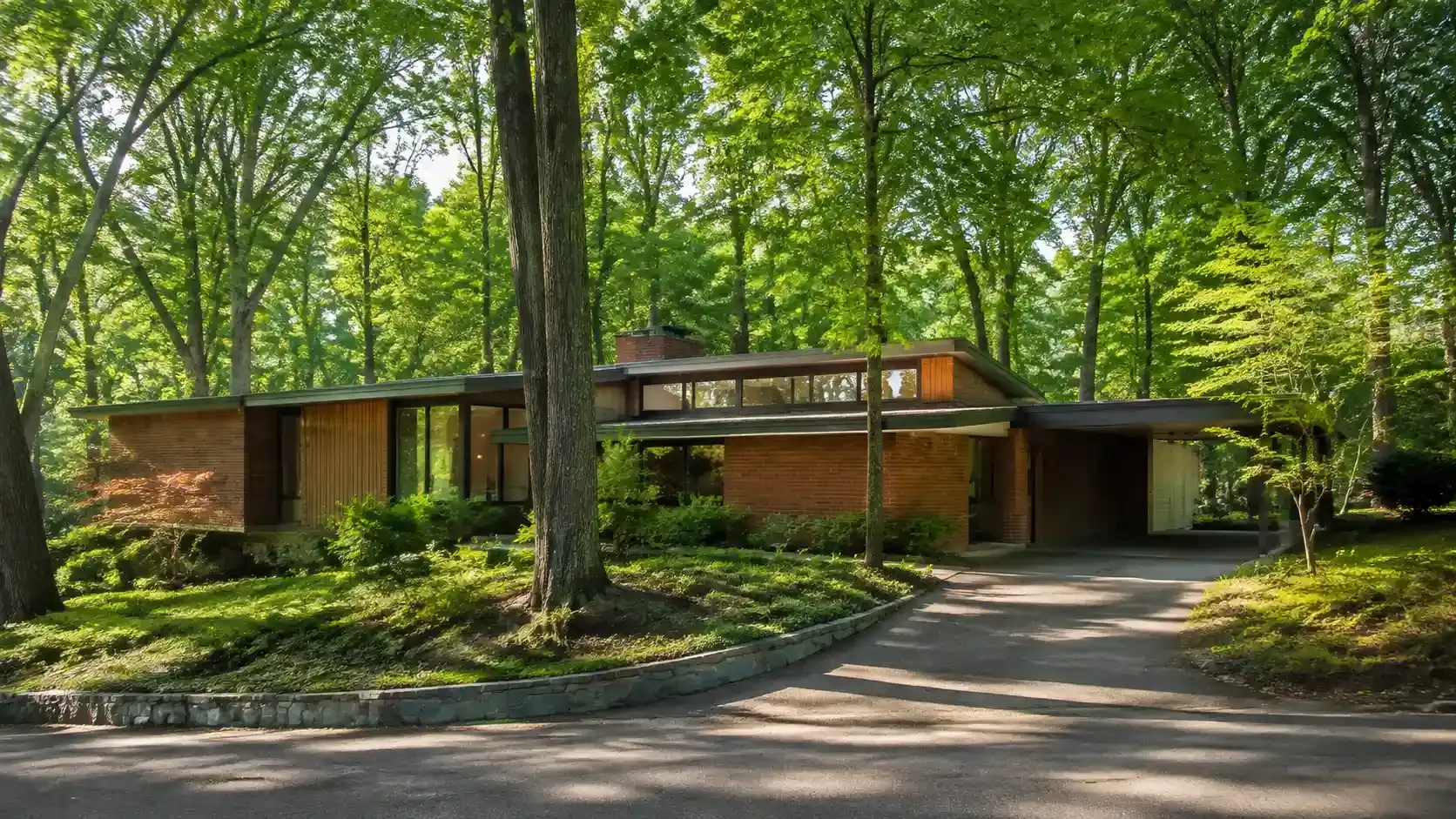 Mid-century modern glass-walled home on a wooded lot in the Hollin Hills community of Fairfax County, Virginia
