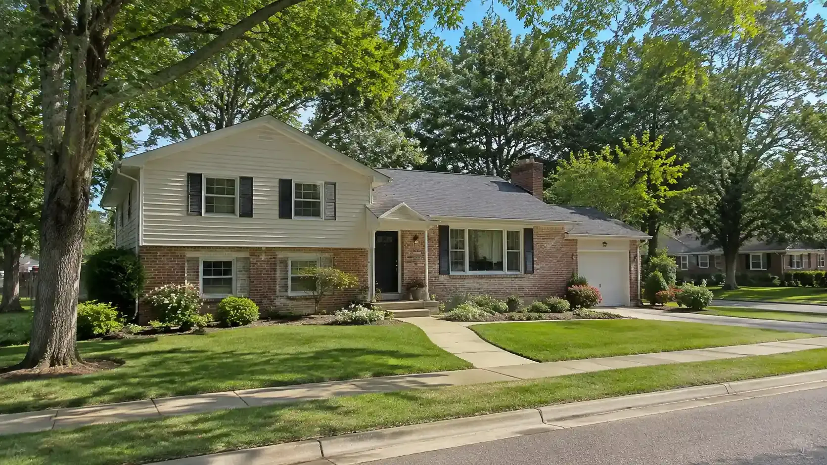 Mosby Woods Fairfax VA mid-century homes on tree-lined streets northwest of Old Town, Fairfax High School pyramid