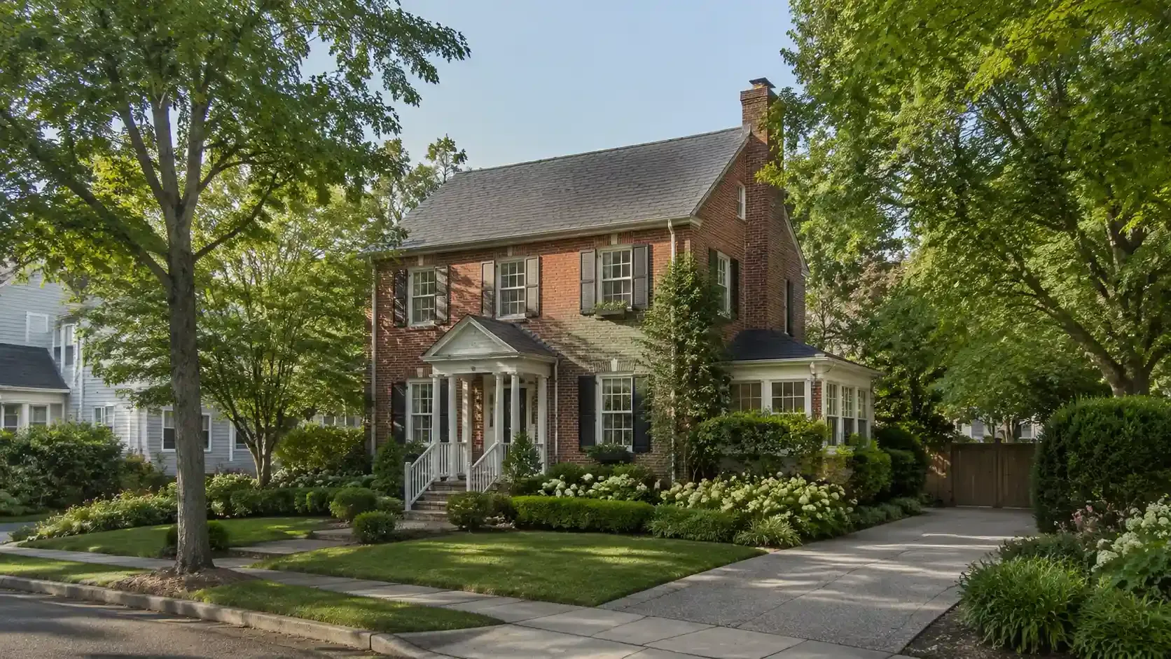Arlington Ridge homes on the bluff above Crystal City with DC skyline views