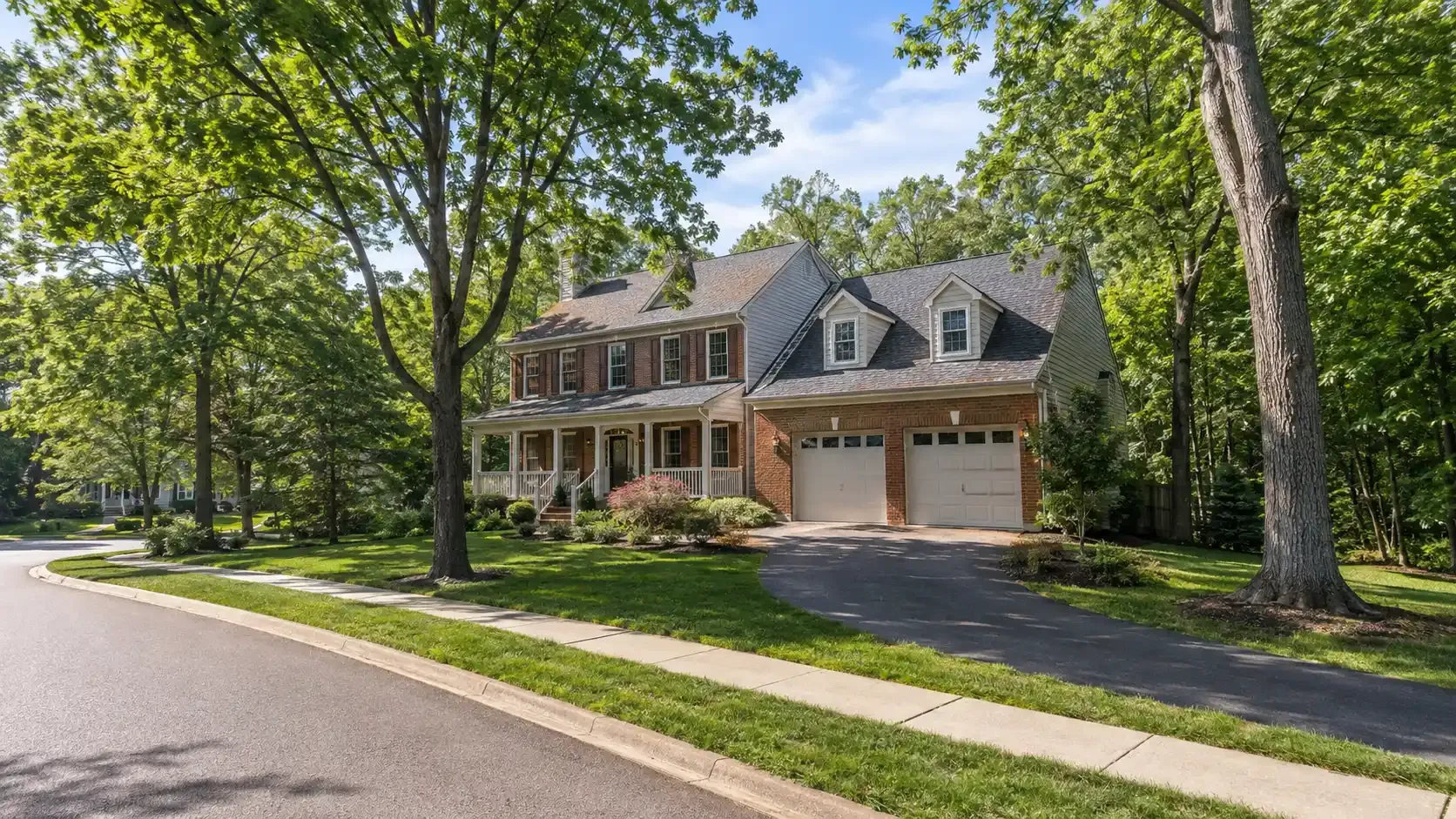 Single-family homes in the Rocky Run area of Chantilly near Rocky Run Stream Valley Park, Fairfax County VA 20151