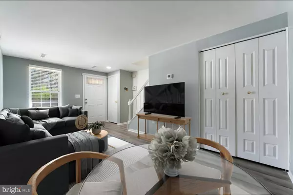 34 PALMER CT, Sterling, VA 20165