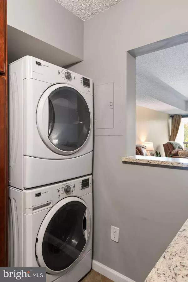 3800 POWELL LN #918, Falls Church, VA 22041