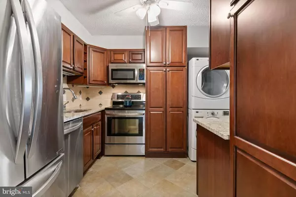 3800 POWELL LN #918, Falls Church, VA 22041