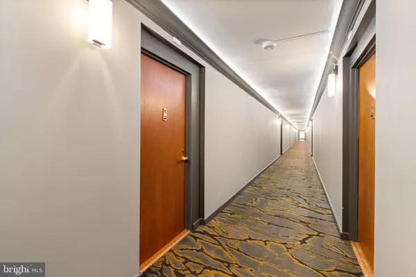 3800 POWELL LN #918, Falls Church, VA 22041