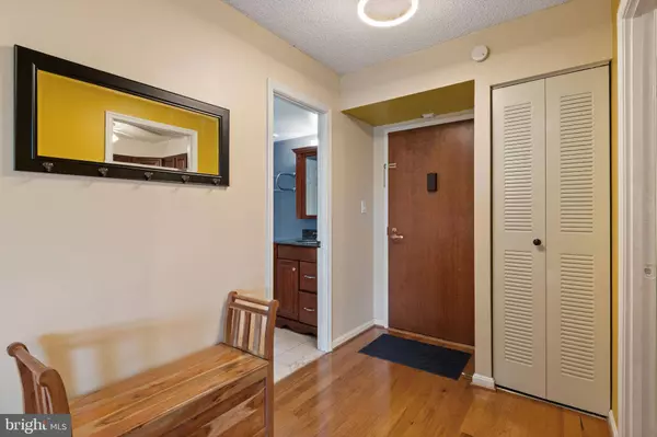 3800 POWELL LN #918, Falls Church, VA 22041