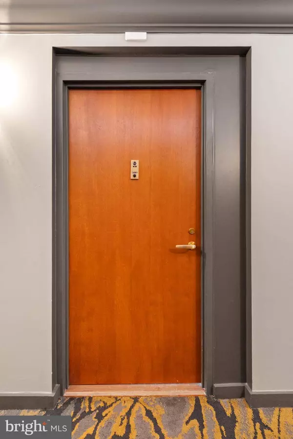 3800 POWELL LN #918, Falls Church, VA 22041