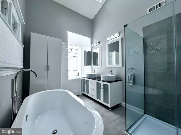 5811 SUMMERLAKE WAY, Centreville, VA 20120