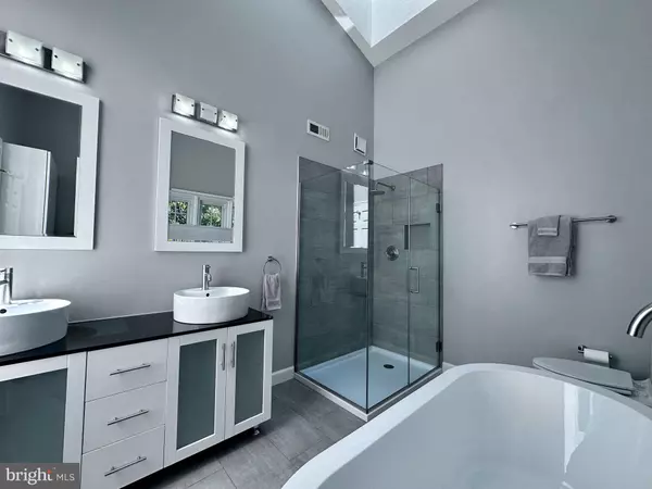 5811 SUMMERLAKE WAY, Centreville, VA 20120