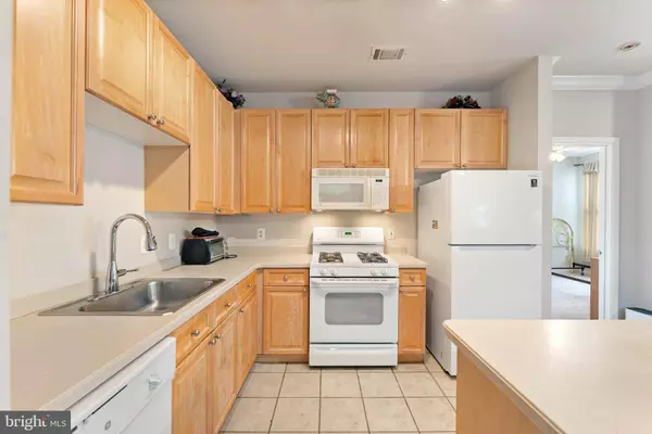 9480 VIRGINIA CENTER BLVD #327, Vienna, VA 22181