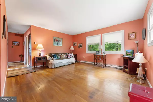 1006 S IRONWOOD RD, Sterling, VA 20164