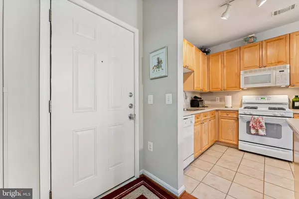 9480 VIRGINIA CENTER BLVD #327, Vienna, VA 22181