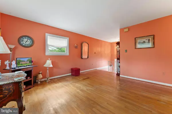 1006 S IRONWOOD RD, Sterling, VA 20164