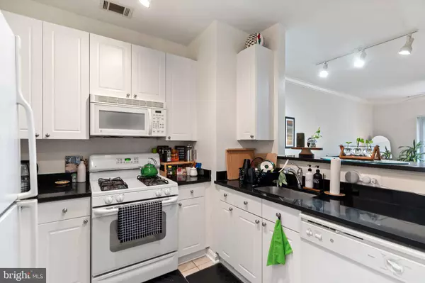 2791 CENTERBORO DR #384, Vienna, VA 22181