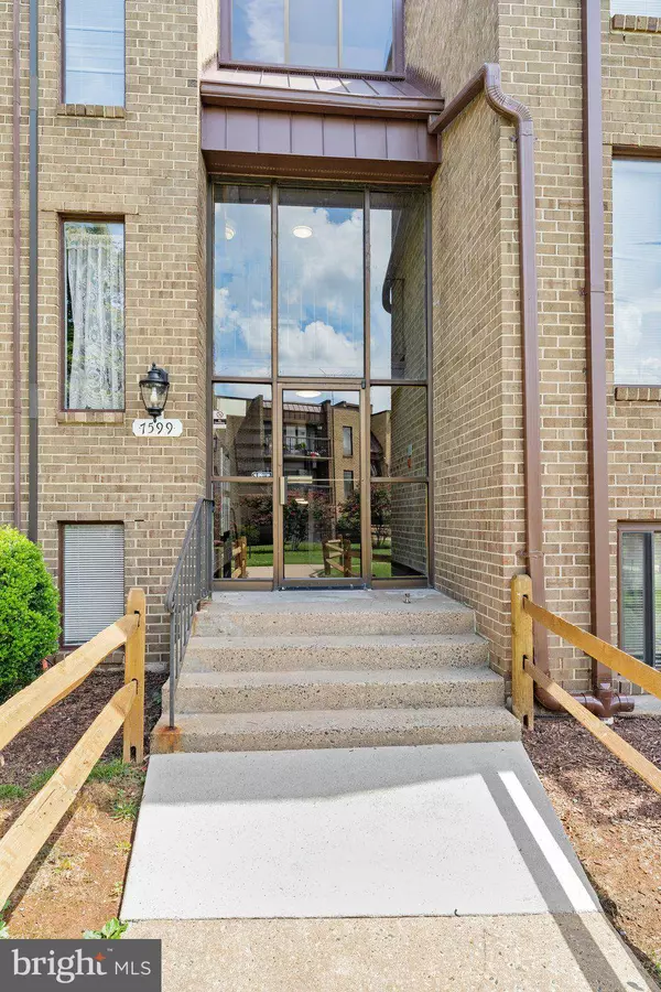 7599 GALES CT #201, Manassas, VA 20109