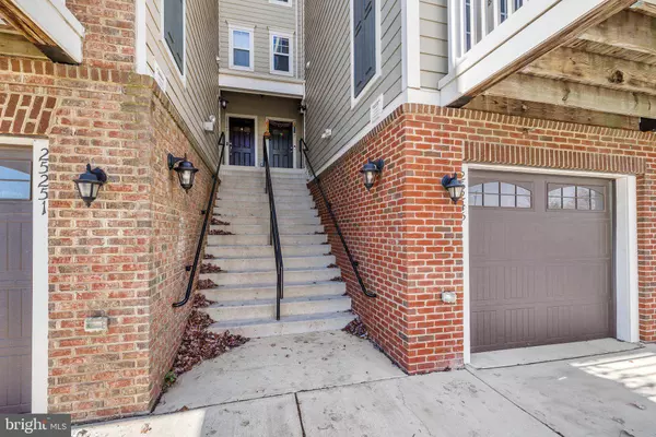 25245 LAURELDALE TER, Chantilly, VA 20152