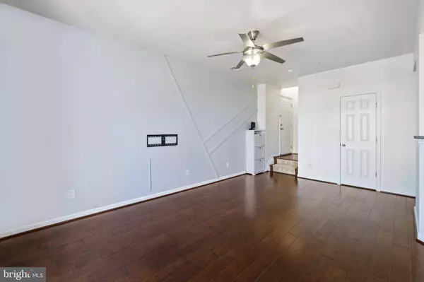 25245 LAURELDALE TER, Chantilly, VA 20152