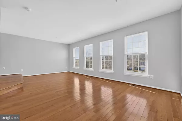 2901 MAINSTONE DR, Fairfax, VA 22031