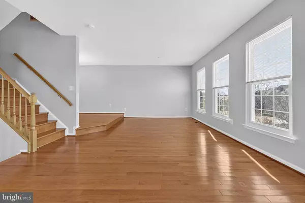 2901 MAINSTONE DR, Fairfax, VA 22031