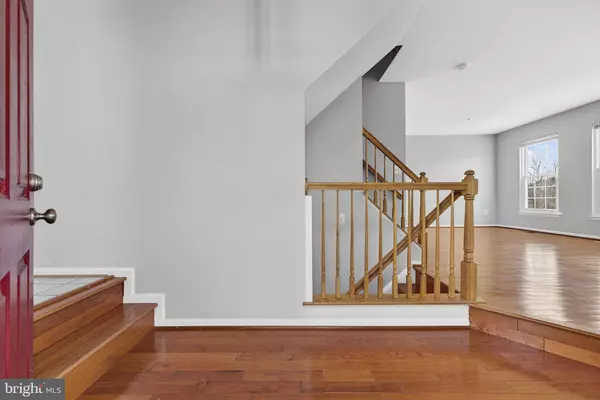 2901 MAINSTONE DR, Fairfax, VA 22031