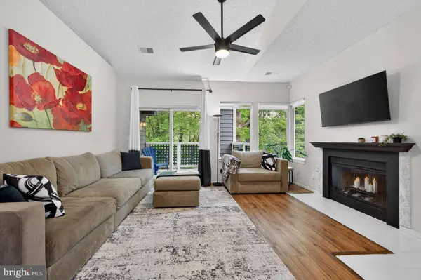 11711-E SUMMERCHASE CIR, Reston, VA 20194