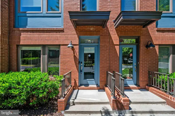 2944 STELLA BLUE LN, Fairfax, VA 22031