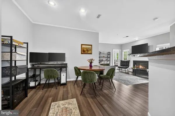 1708 LAKE SHORE CREST DR #23, Reston, VA 20190