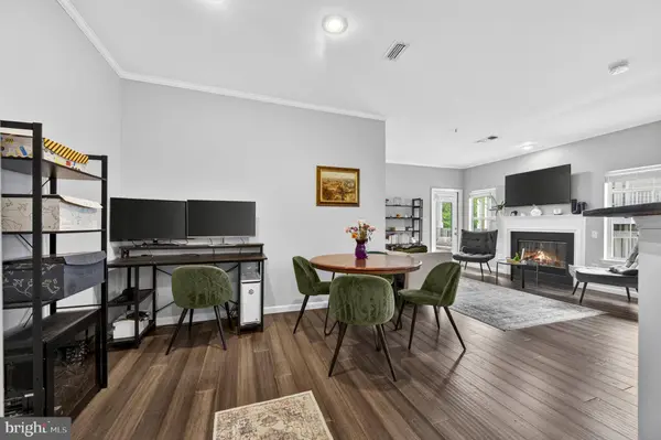 1708 LAKE SHORE CREST DR #23, Reston, VA 20190
