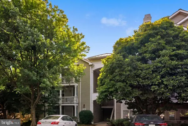 1708 LAKE SHORE CREST DR #23, Reston, VA 20190