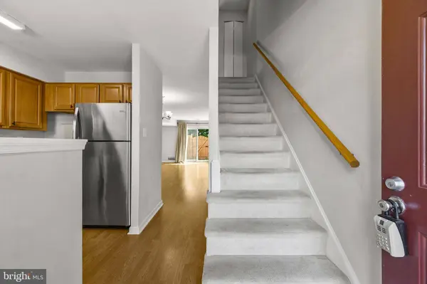 11109 ROCK GARDEN DR, Fairfax, VA 22030