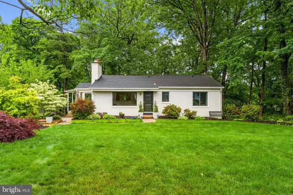 4441 VILLAGE DR, Fairfax, VA 22030