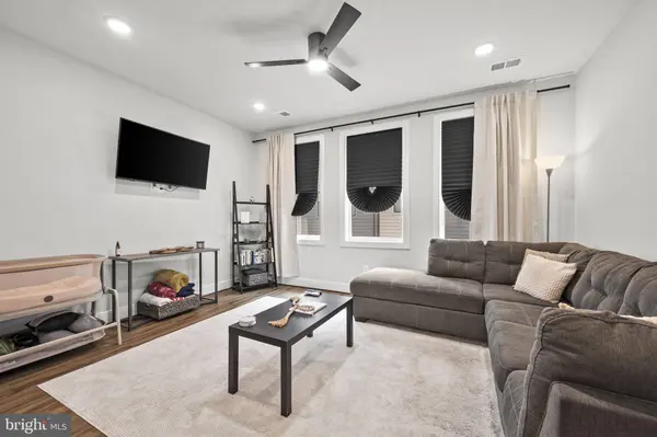 4966 LACHLAN MEWS, Alexandria, VA 22304