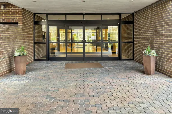6101 EDSALL RD #312C, Alexandria, VA 22304
