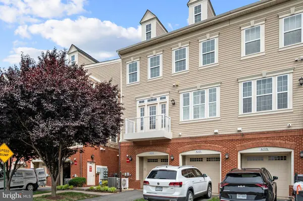 42572 WILDLY TER, Ashburn, VA 20148
