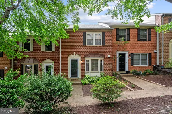 2035 S GLEBE RD, Arlington, VA 22204