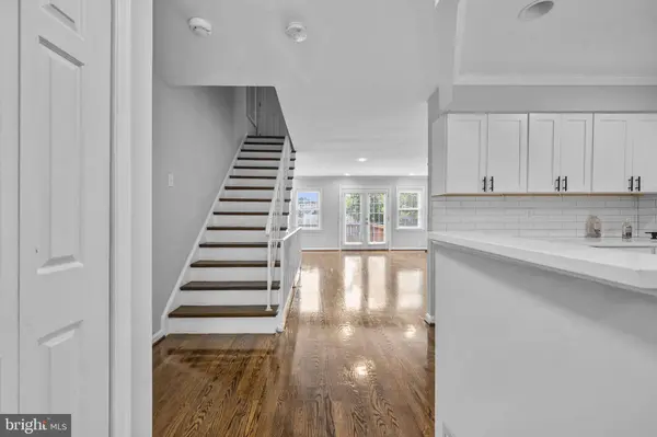 2035 S GLEBE RD, Arlington, VA 22204