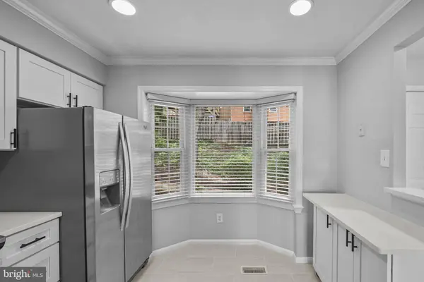 2035 S GLEBE RD, Arlington, VA 22204
