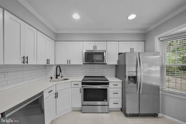 2035 S GLEBE RD, Arlington, VA 22204