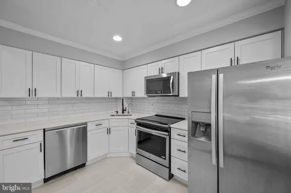 2035 S GLEBE RD, Arlington, VA 22204