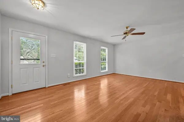 2422 IVYWOOD RD, Reston, VA 20191