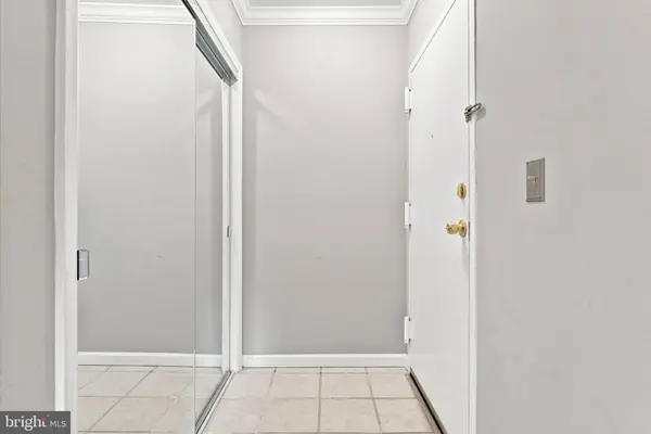 10725 W WEST DR #203, Fairfax, VA 22030