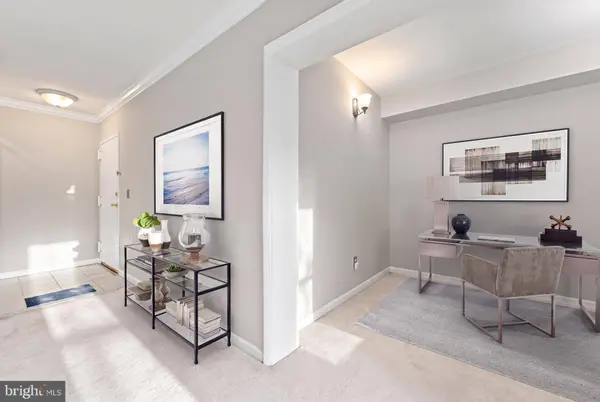 10725 W WEST DR #203, Fairfax, VA 22030