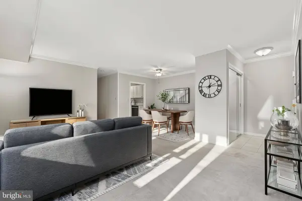 10725 W WEST DR #203, Fairfax, VA 22030